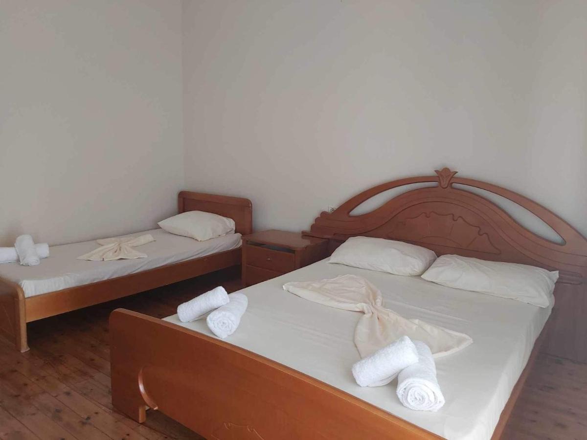 White Panorama Apartment Sarandë Buitenkant foto