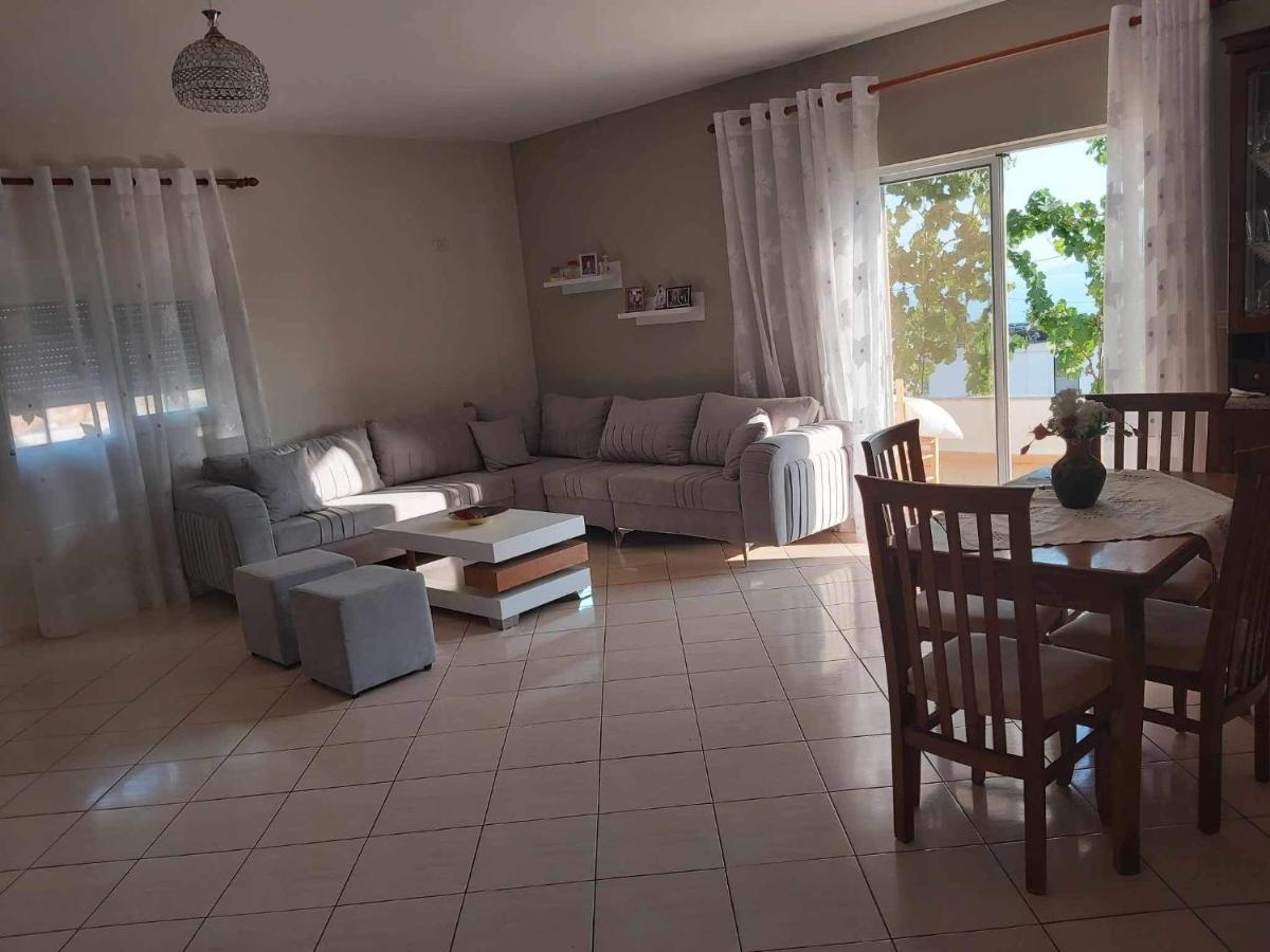 White Panorama Apartment Sarandë Buitenkant foto
