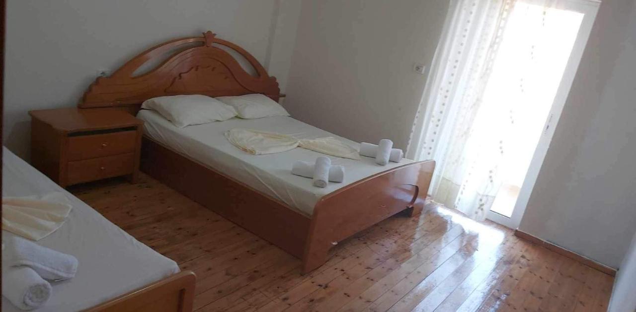 White Panorama Apartment Sarandë Buitenkant foto