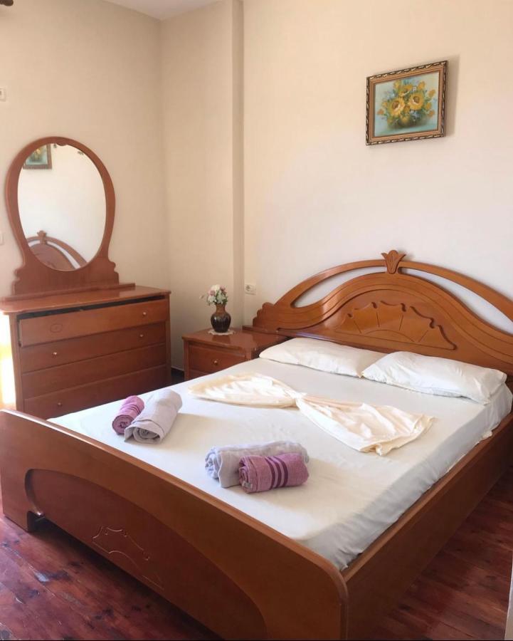 White Panorama Apartment Sarandë Buitenkant foto