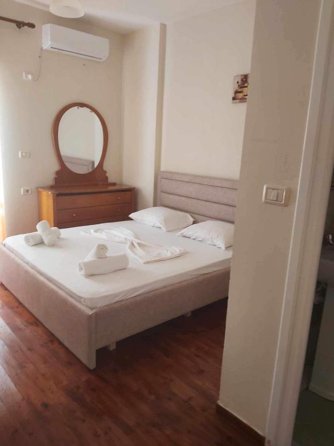 White Panorama Apartment Sarandë Buitenkant foto