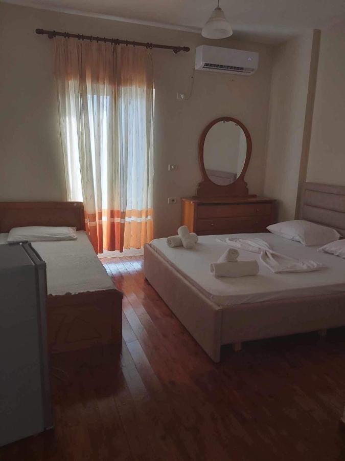 White Panorama Apartment Sarandë Buitenkant foto