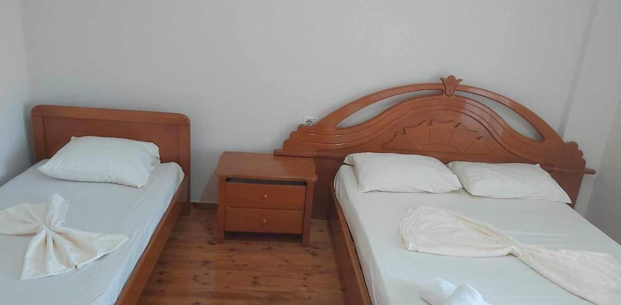 White Panorama Apartment Sarandë Buitenkant foto